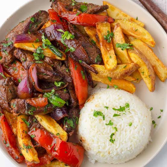 Lomo saltado de carne